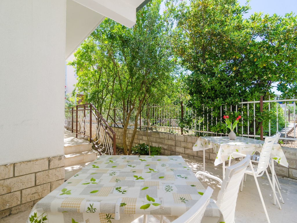 Apartments & Rooms Barišić - Superior Studio Apartment with Balcony and Garden View (G2-7)