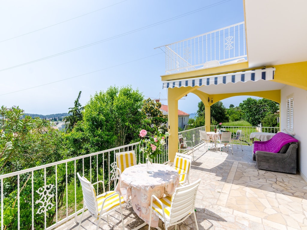 Villa Bind - Superior Double Room with Patio and Garden View (R2)