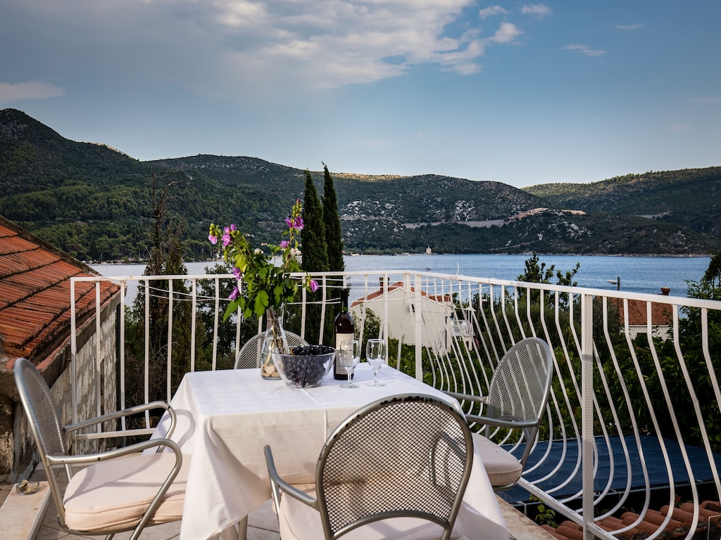 Apartments &amp; Room Eva Slano - One Bedroom Apartment with Terrace and Sea View ( Srednji )