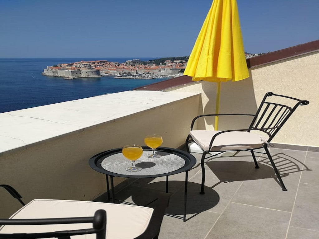 Apartments Horizon - Double Room with  Balcony and Sea  View