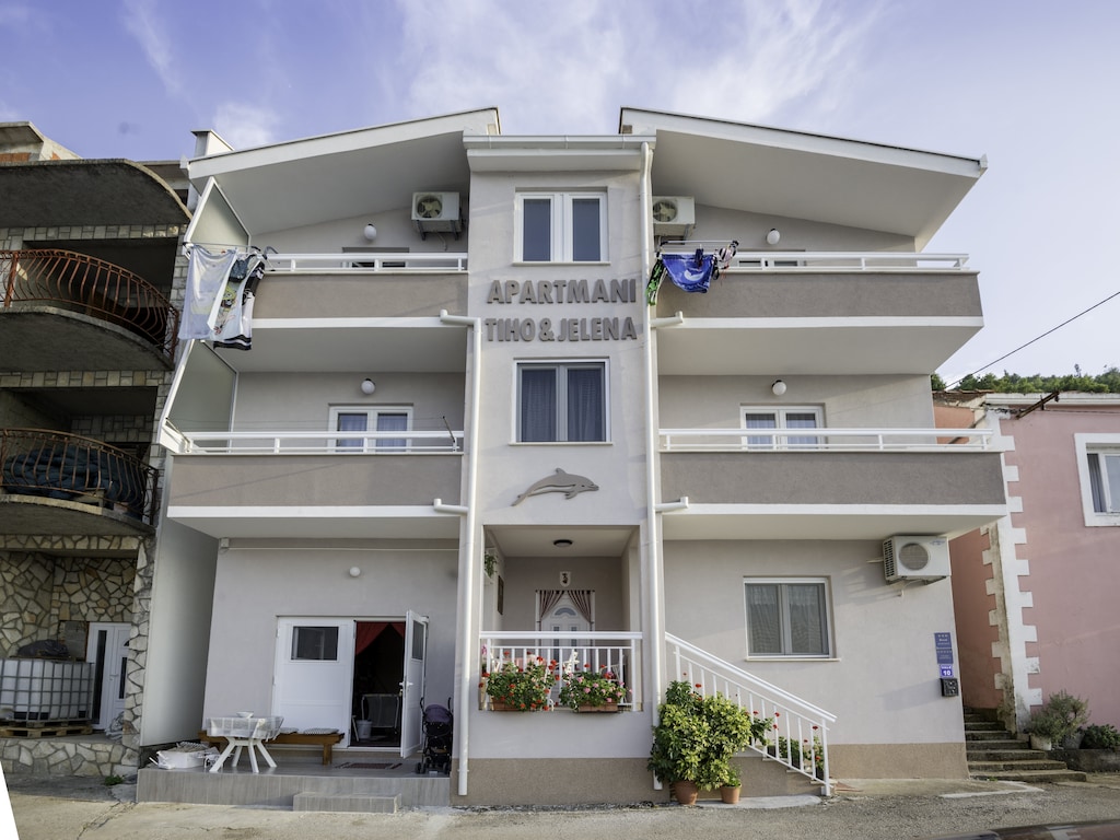 Apartments Tiho & Jelena- One Bedroom Apartment with Balcony and Sea View (Maestral)