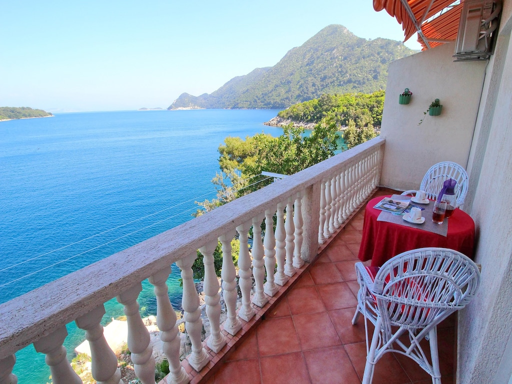Apartments Filipović - One-Bedroom Apartment with Balcony and Sea View (A1)