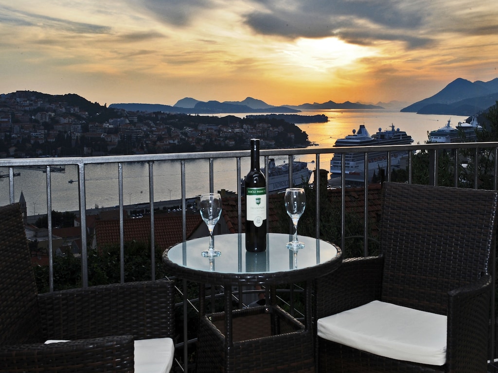 Nika Family Apartments - Comfort Studio Apartment with Balcony and Sea View (A4)