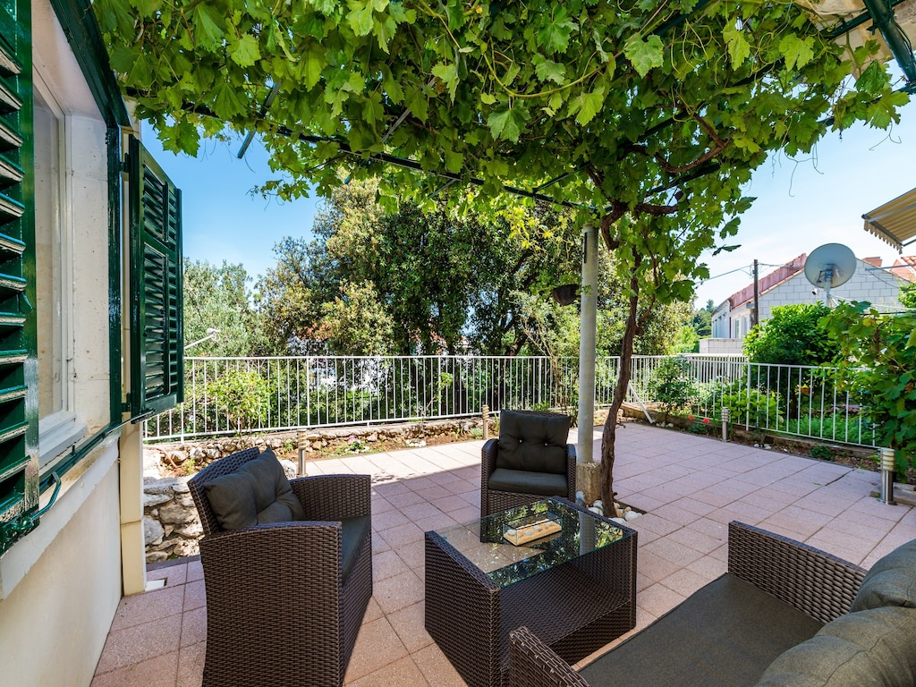 Apartment Valonija - Two Bedroom Apartment with Terrace and Garden View
