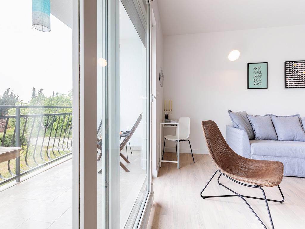 Apartment Black & White (ST) - Comfort Two Bedroom Apartment with Balcony