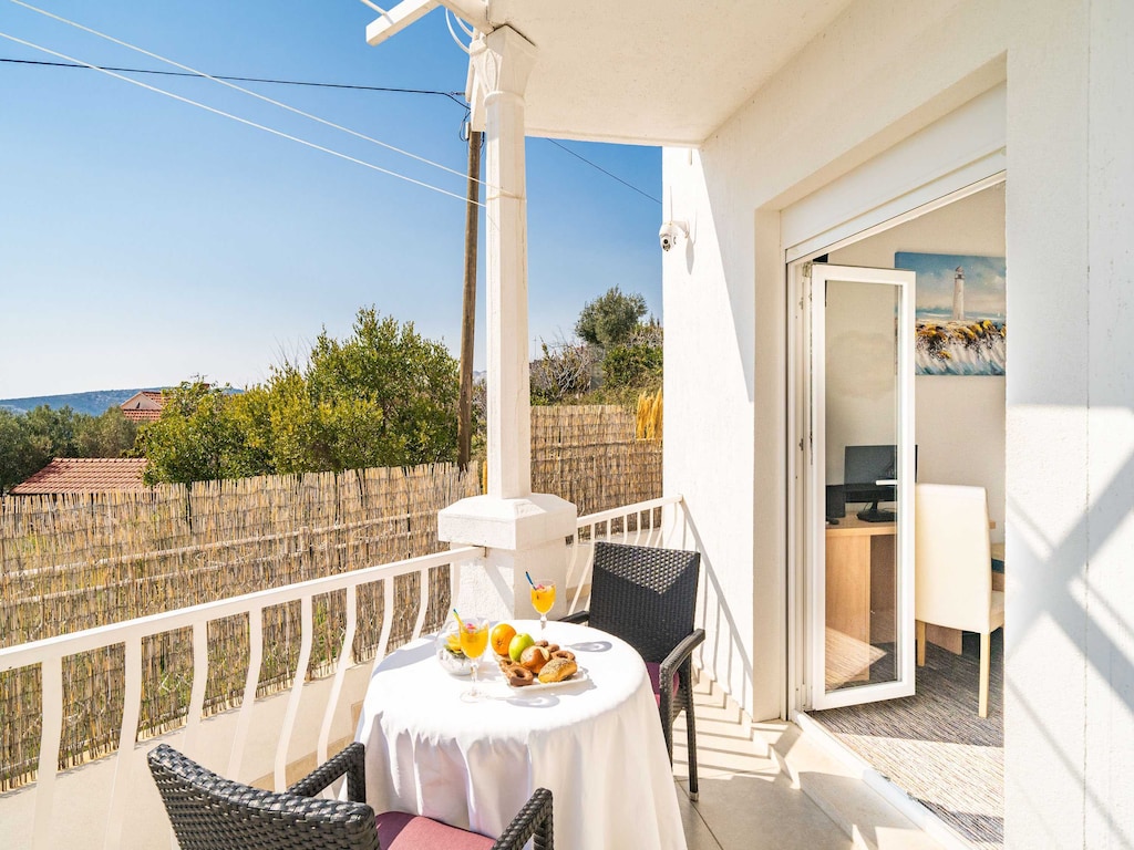 Apartments Blažević - Comfort Two Bedroom Apt with Hot Tub and Sea View