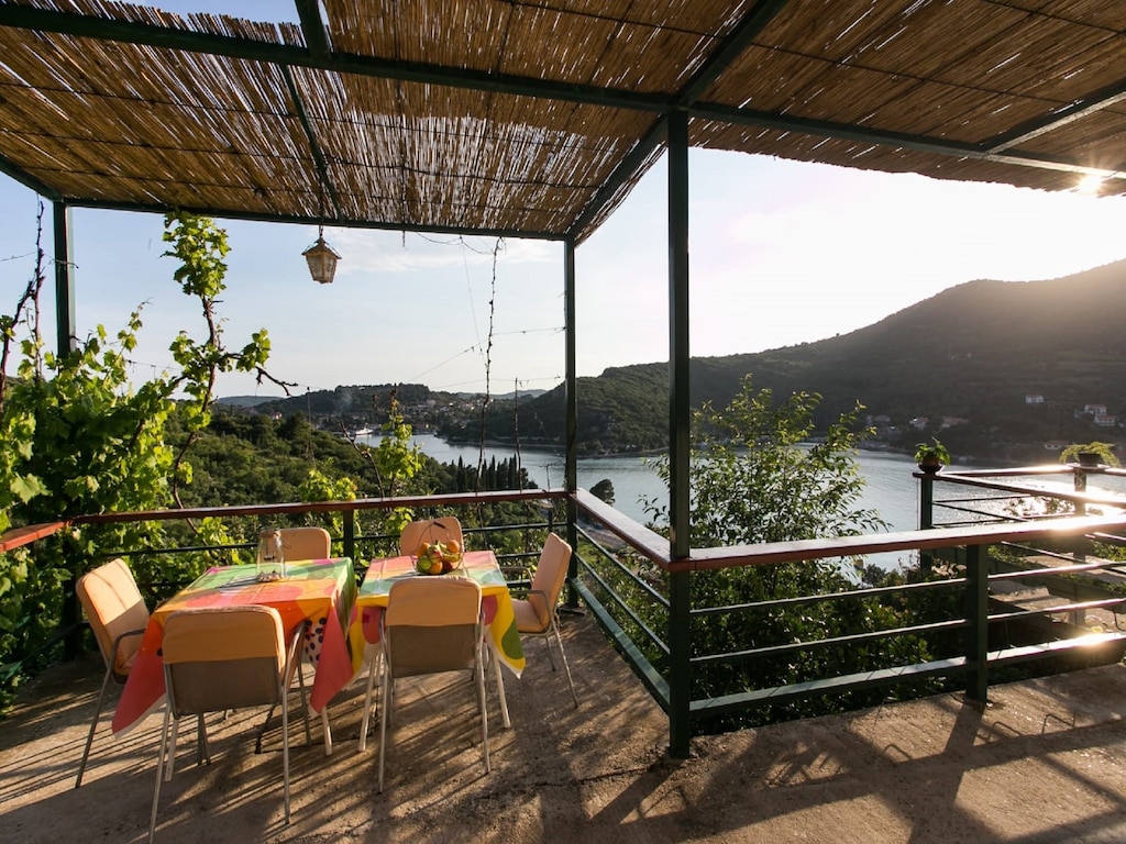 Bodul Vacation Apartment - Two Bedroom Apartment with Terrace and Sea View