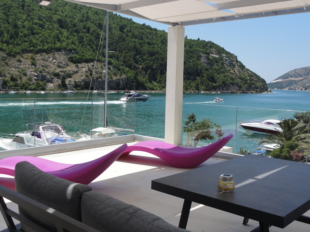 Villa Riva - Five Bedroom Villa with Pool and Sea View