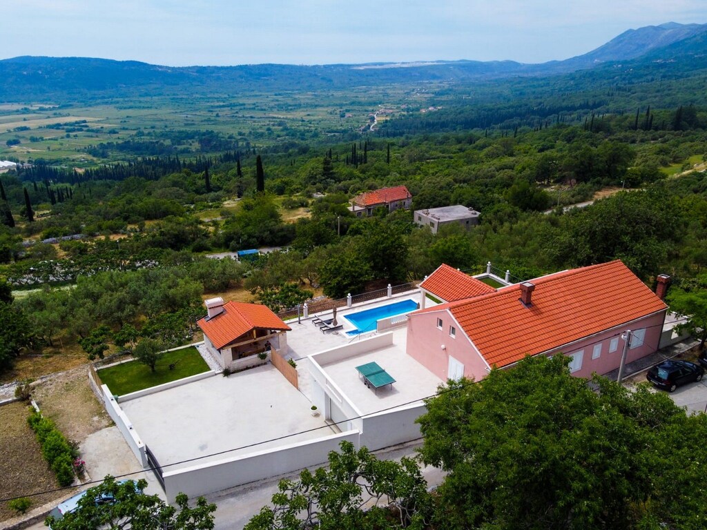 Villa Dragić- Four Bedroom Villa with Swimming Pool, Terrace and Sea View