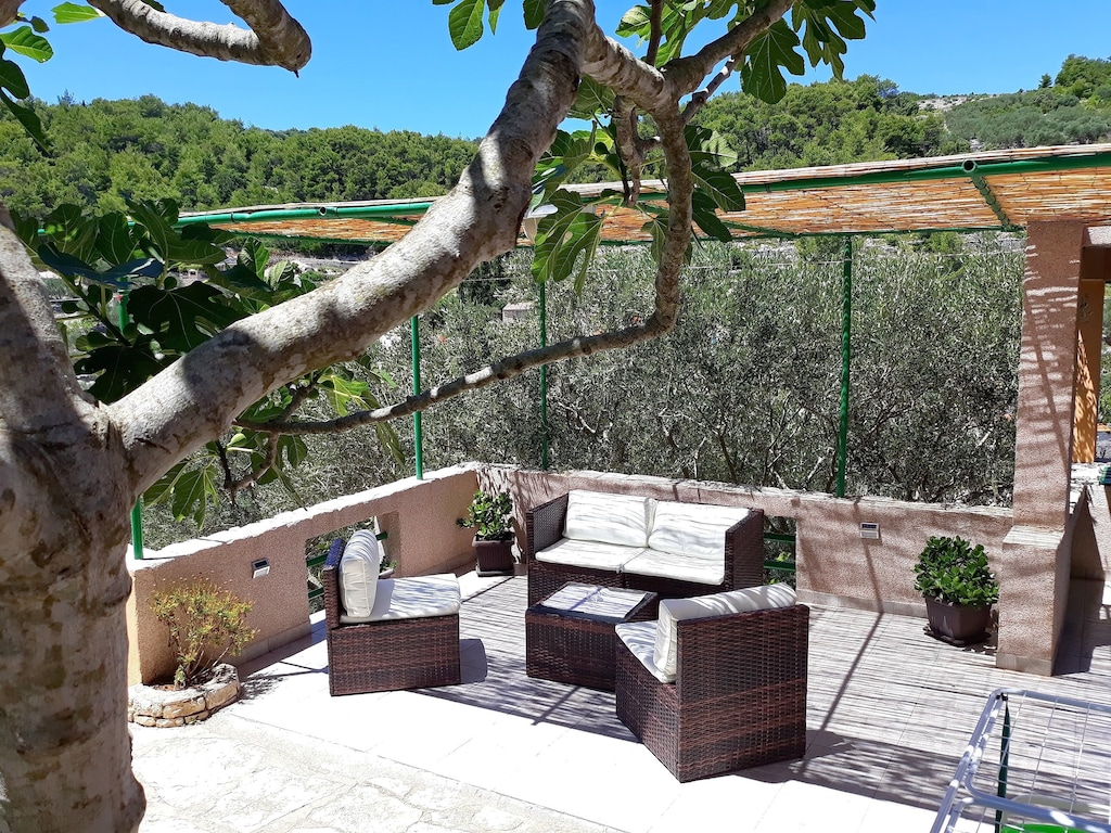 Stone House Oreb - Two Bedroom Holiday Home with Sea View