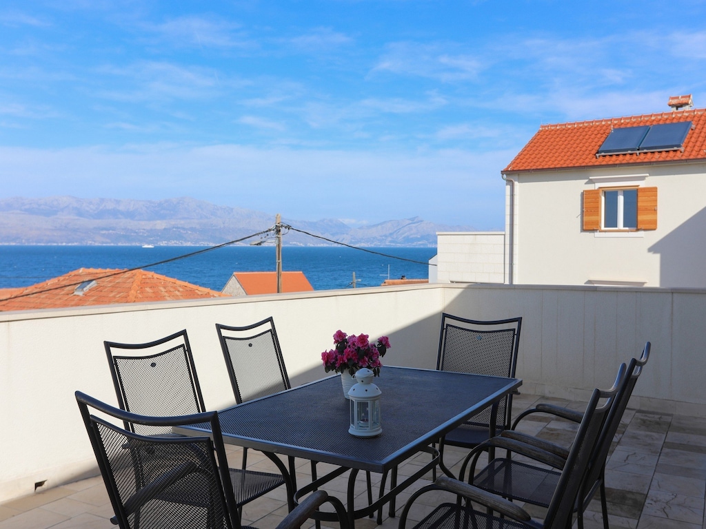 Apartment Perina - Comfort Two Bedroom Apartment with Terrace and Sea View