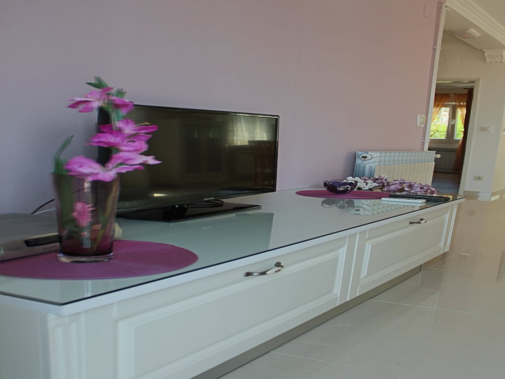 Apartment Siesta - Two-Bedroom Apartment with Balcony and Sea View