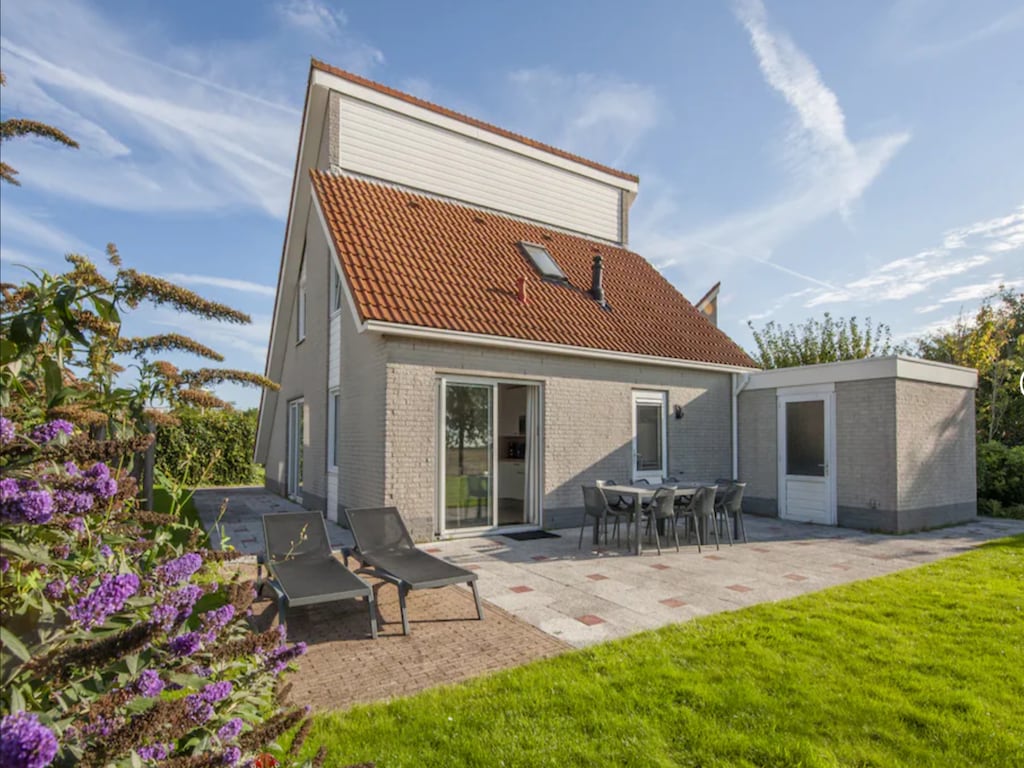 Gerestyled huis met sauna, op 1 km. van het strand