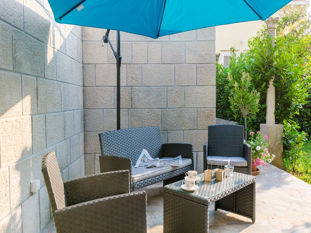 Apartments  L&M - Studio Apartment with Terrace (Vlahinić)