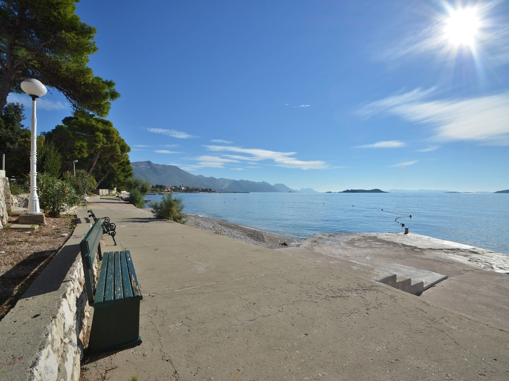 LaidBack Apartments - Comfort One Bedroom Apartment with Balcony and Sea View (Green)