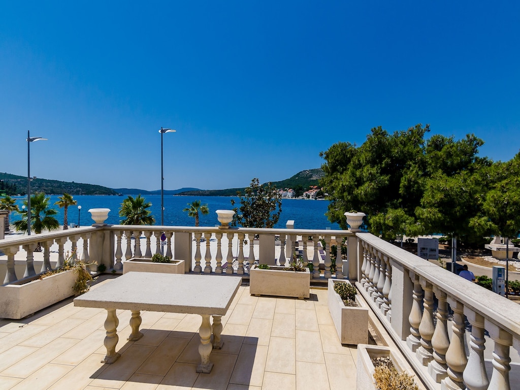 Villa Ro-Ma - Three Bedroom Villa with Terrace and Sea View