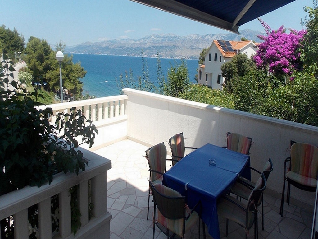 Apartments Ivo - Three bedroom apartment with terrace and sea view (A1)