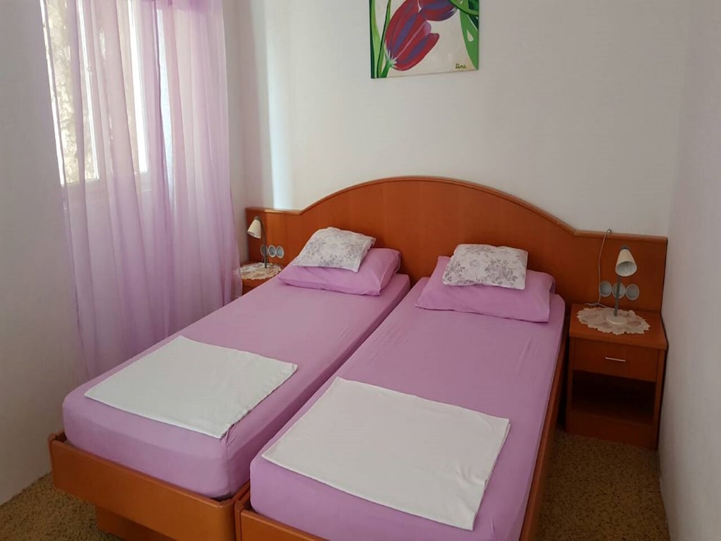 Rooms Milena - Double or Twin Room with External Private Bathroom