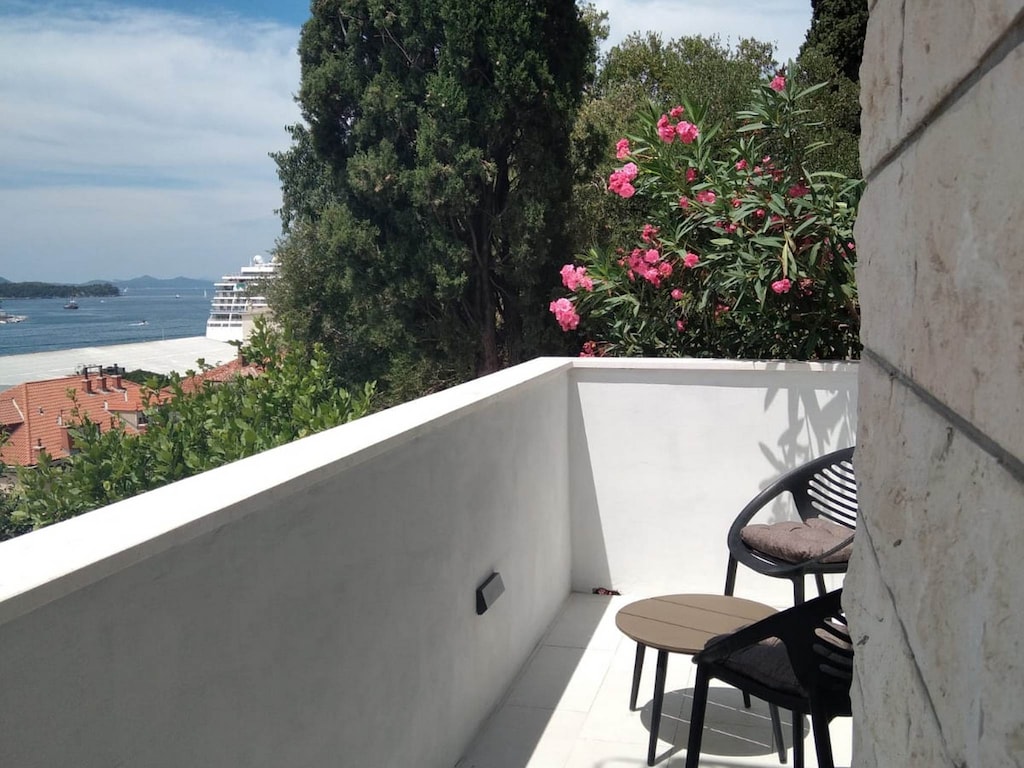 Apartments Tayra - Comfort studio apartment with balcony (BR3)