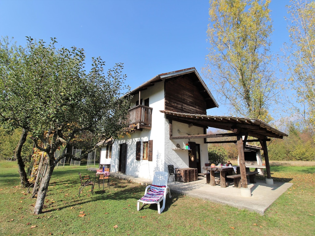 Huis tussen de rivier de Piave en de Belluno Dolomieten