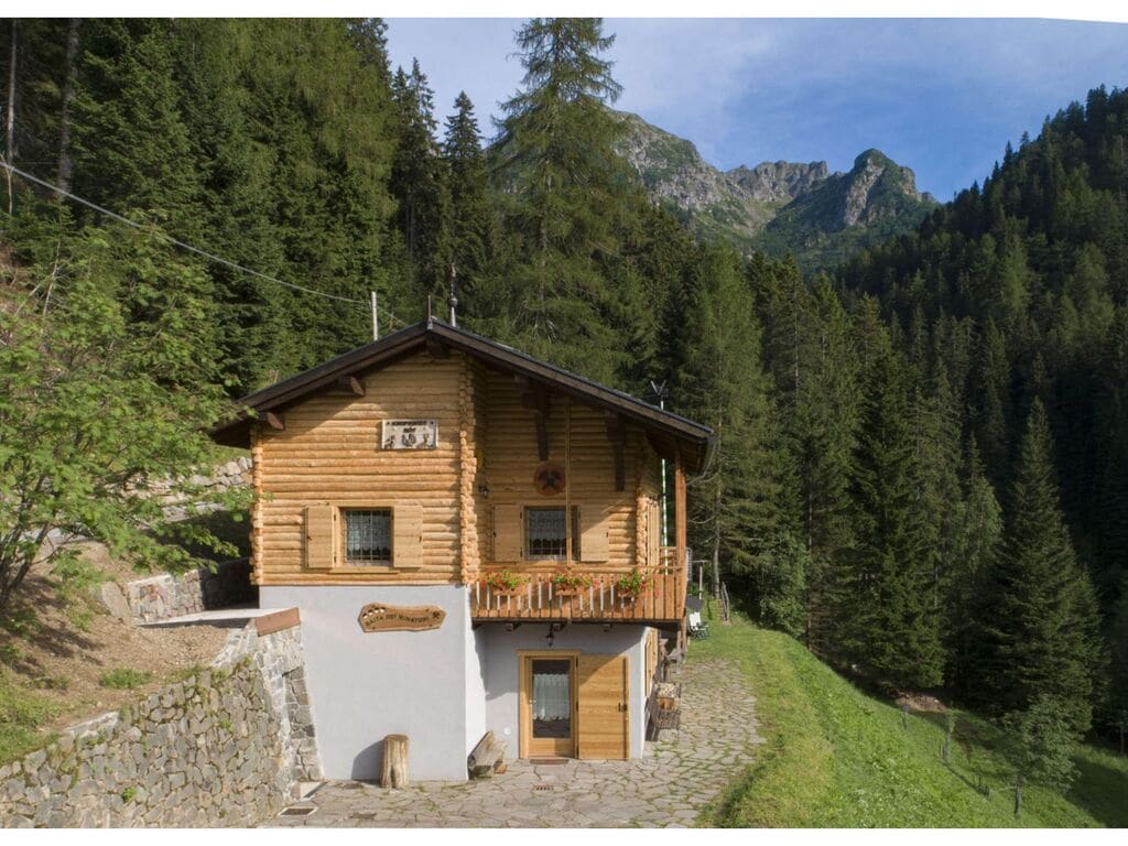 Duurzame berghut in Palù del Fersina met balkon