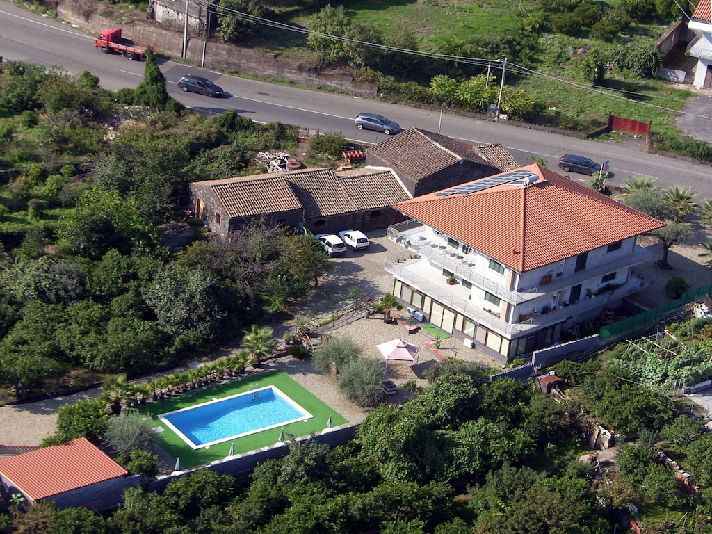 Gezellig Etna Appartement met Zwembad