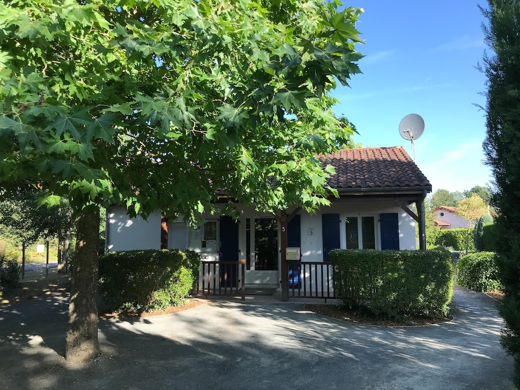 Villa in Les Forges met Golf en Zwembad