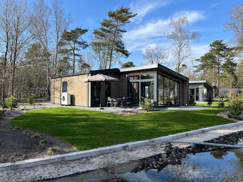 Modernes Ferienhaus in einem Ferienpark, an den Nationalpark Hoge Veluwe