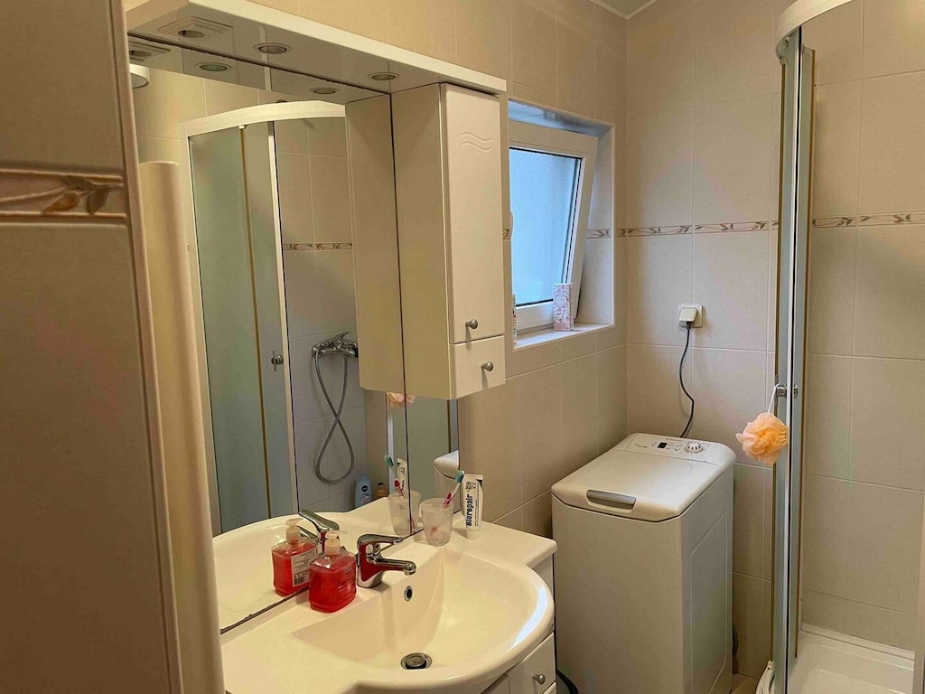 Apartment Luka - One Bedroom Apartment with Balcony and Sea View