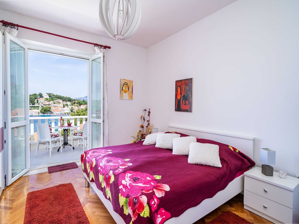 Apartments & Rooms Mara & Petrunjela - Studio Apartment with Balcony and Sea View