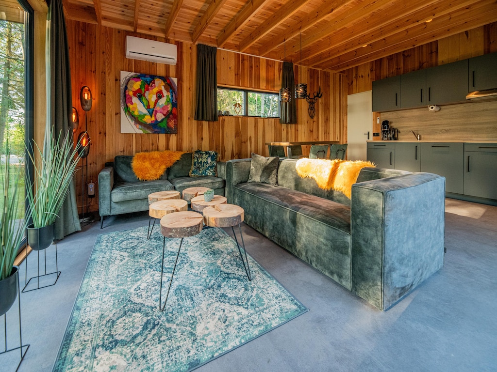 Gepflegte Wellness-Lodge für 2 Personen in der Wald- und Heidelandschaft von Drenthe, mit Whirlpool und Sauna zur alleinigen Nutzung.