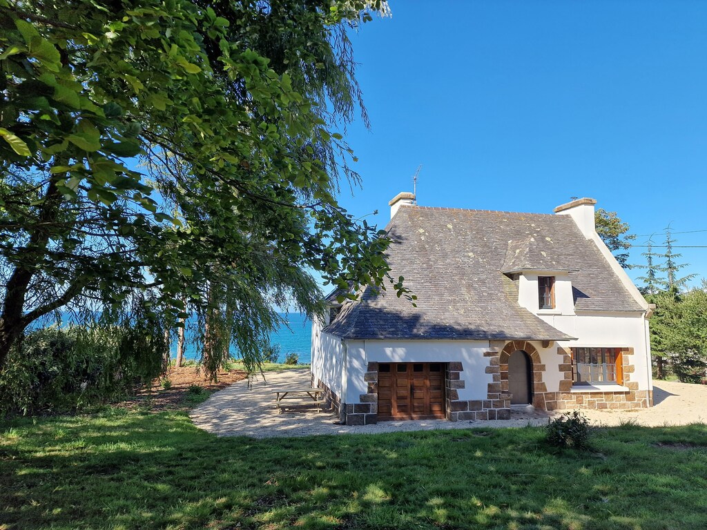 Bretonisches Ferienhaus mit Meerblick, Plougasnou