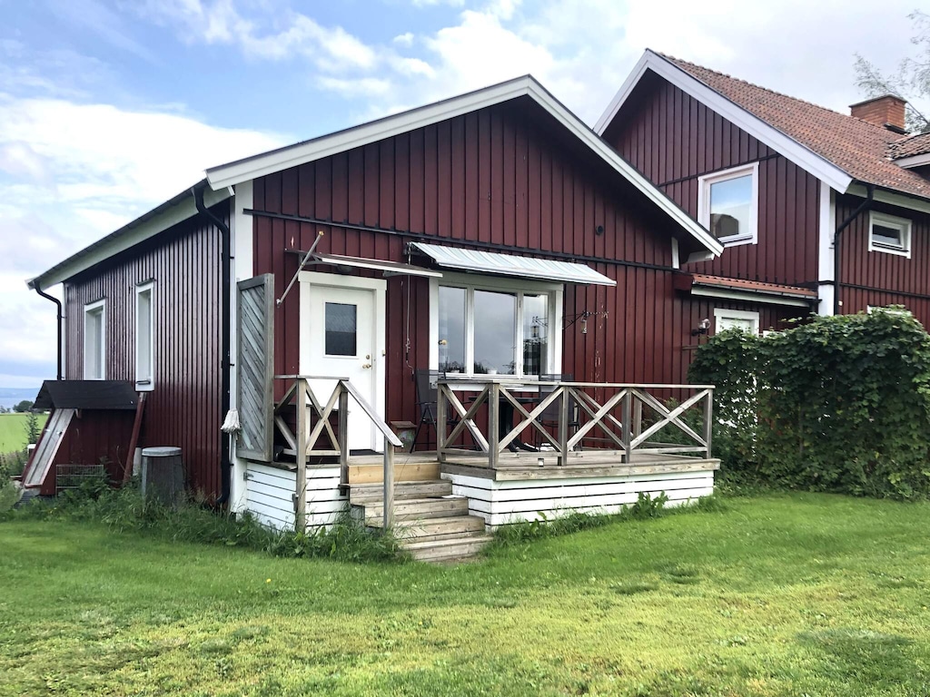 Rotes Bauernhaus in der Nähe von Forsheda