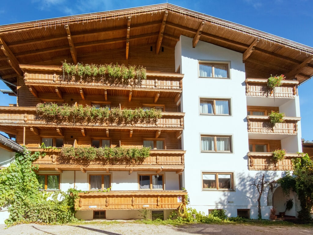 Ruim appartement in Oberau met zwembad