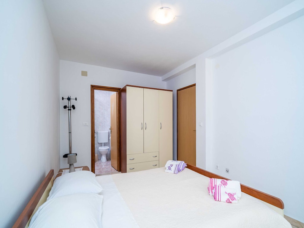 Apartments Zarac - One Bedroom Apartment with Terrace