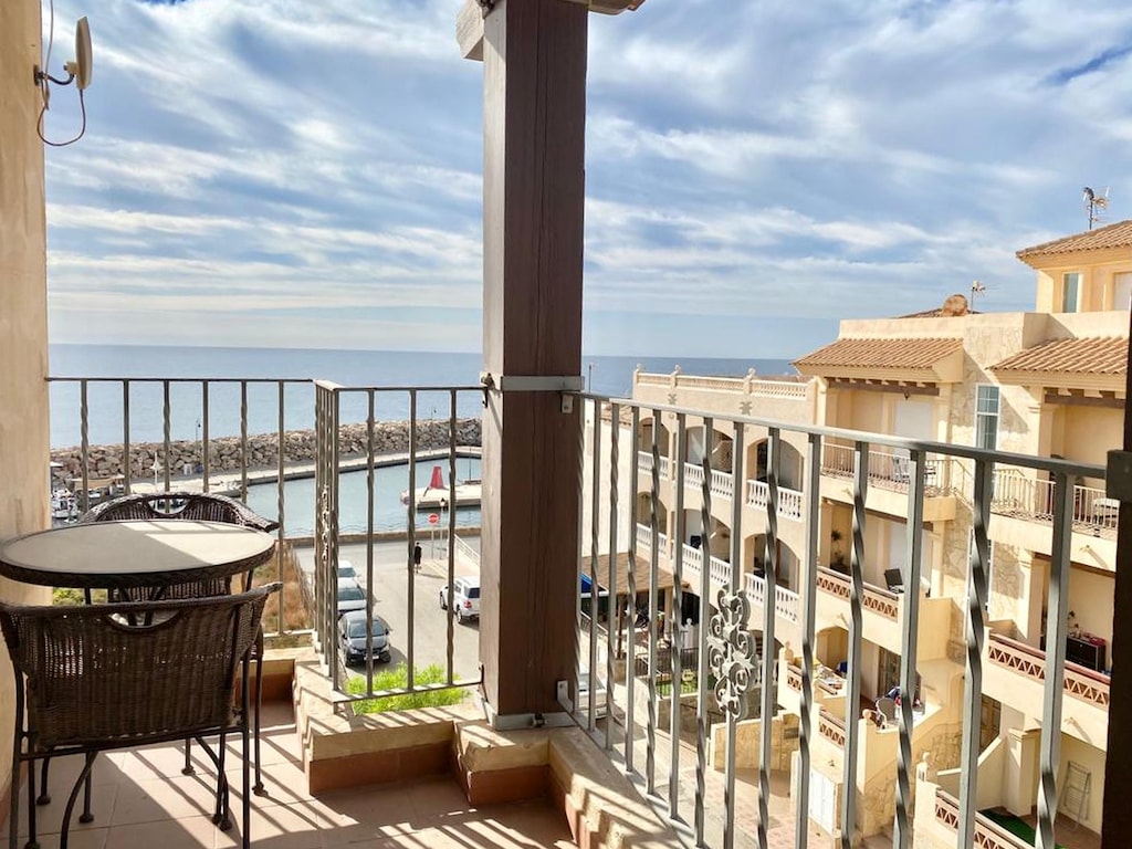 Ruim appartement in Villaricos met uitzicht op zee