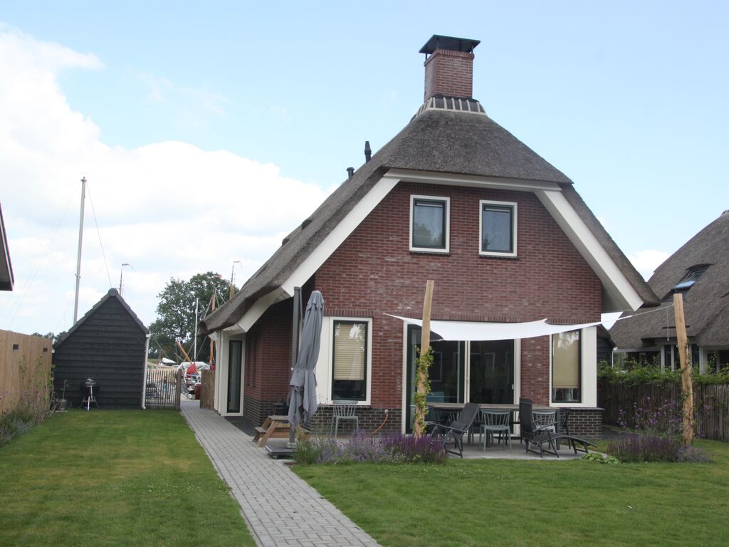 Stimmungsvolle Villa mit großem Garten in einem Ferienpark in Friesland