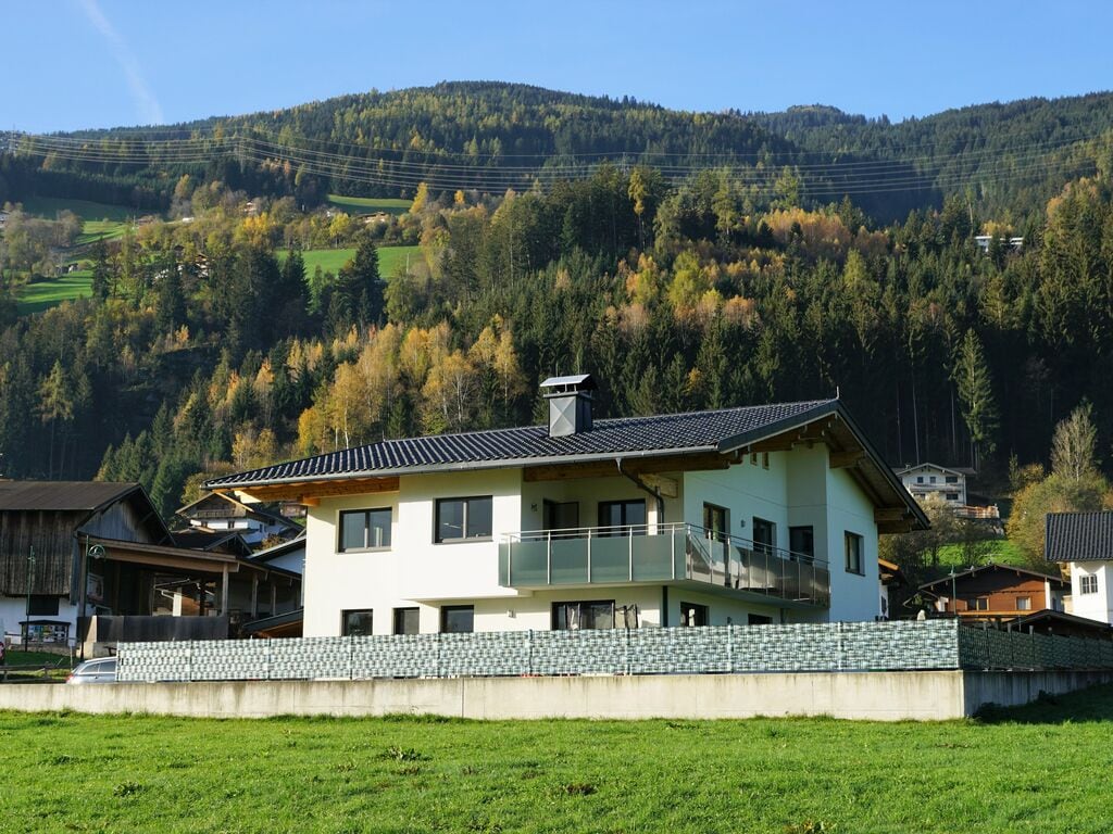 Large holiday flat in Kaltenbach near the ski area