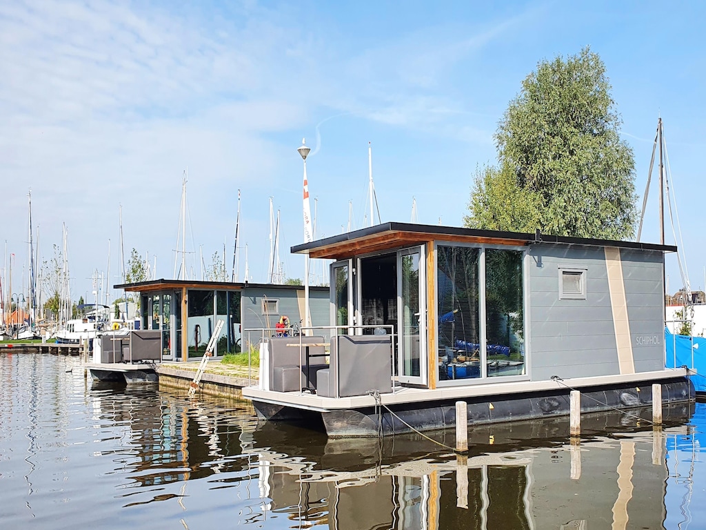 Leuke havenlodge gelegen in de jachthaven