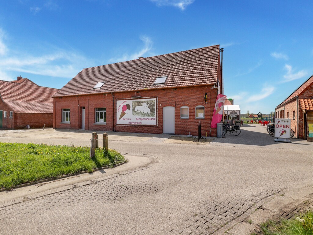 Huis op schapenboerderij met ijssalon