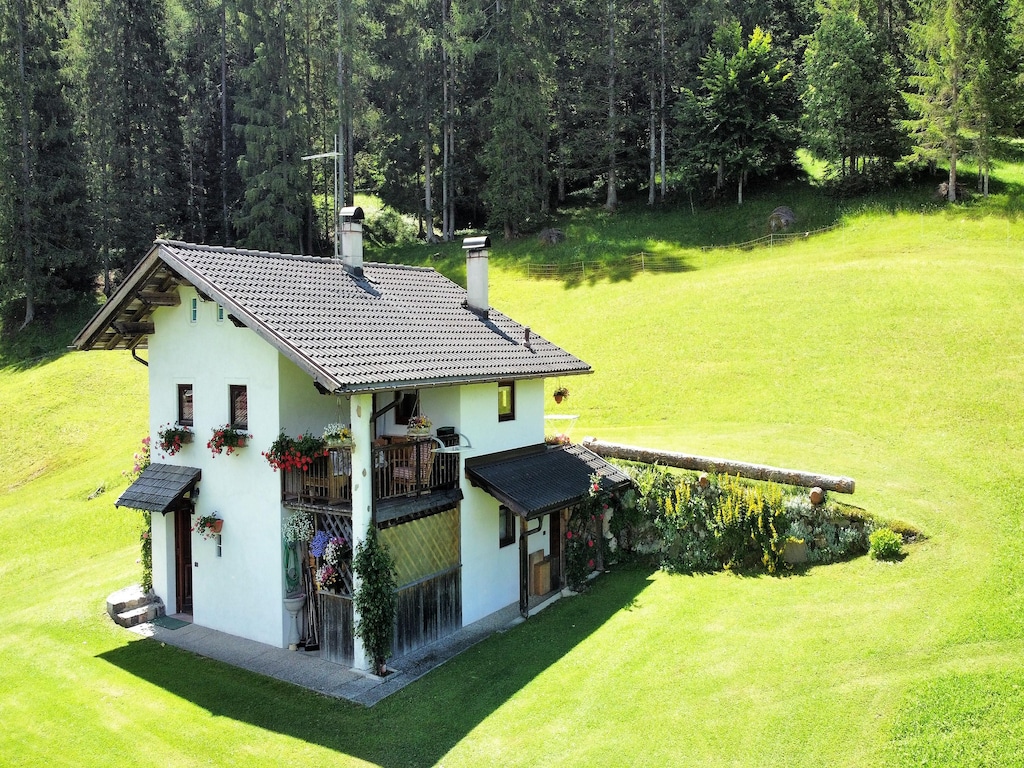 Aantrekkelijk chalet in Transacqua met tuin