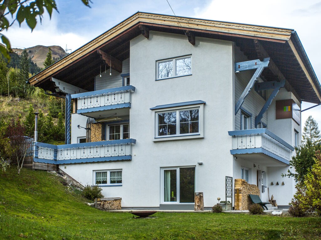 Chalet-appartement in Lermoos / Tirol met prachtig uitzicht en bubbelbad