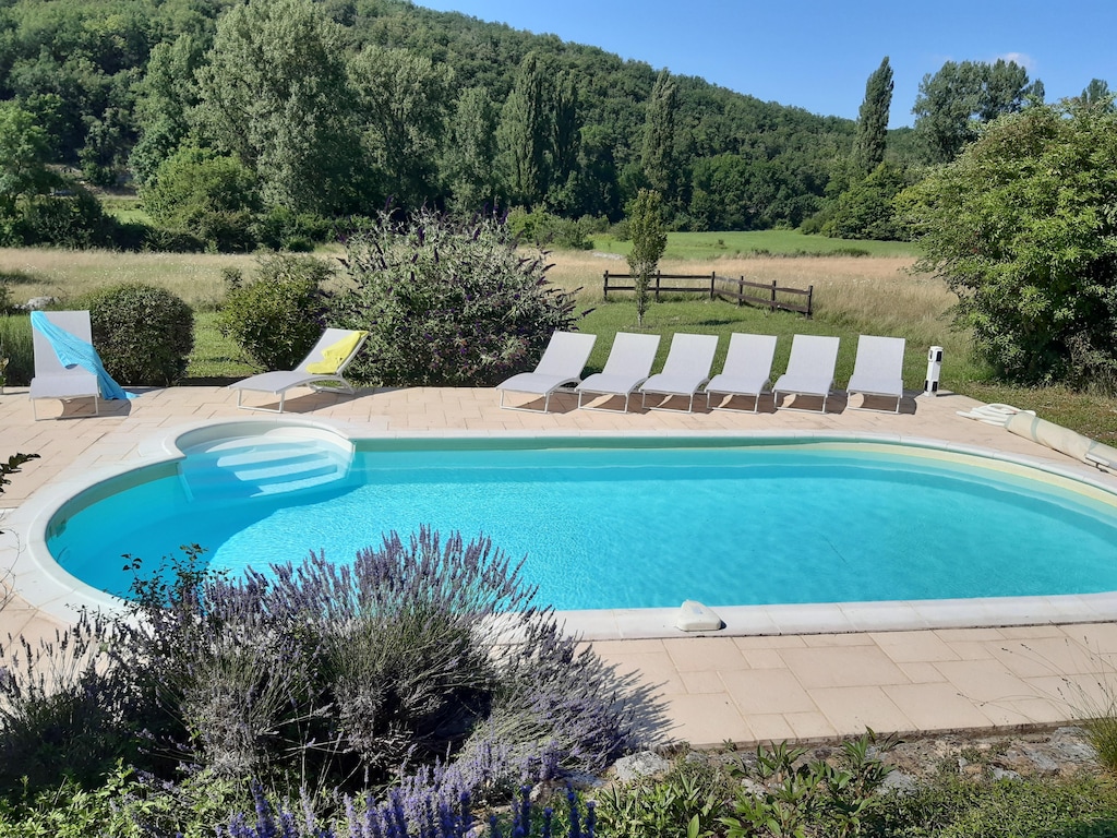 Luxe vakantiehuis in Léobard met privé zwembad