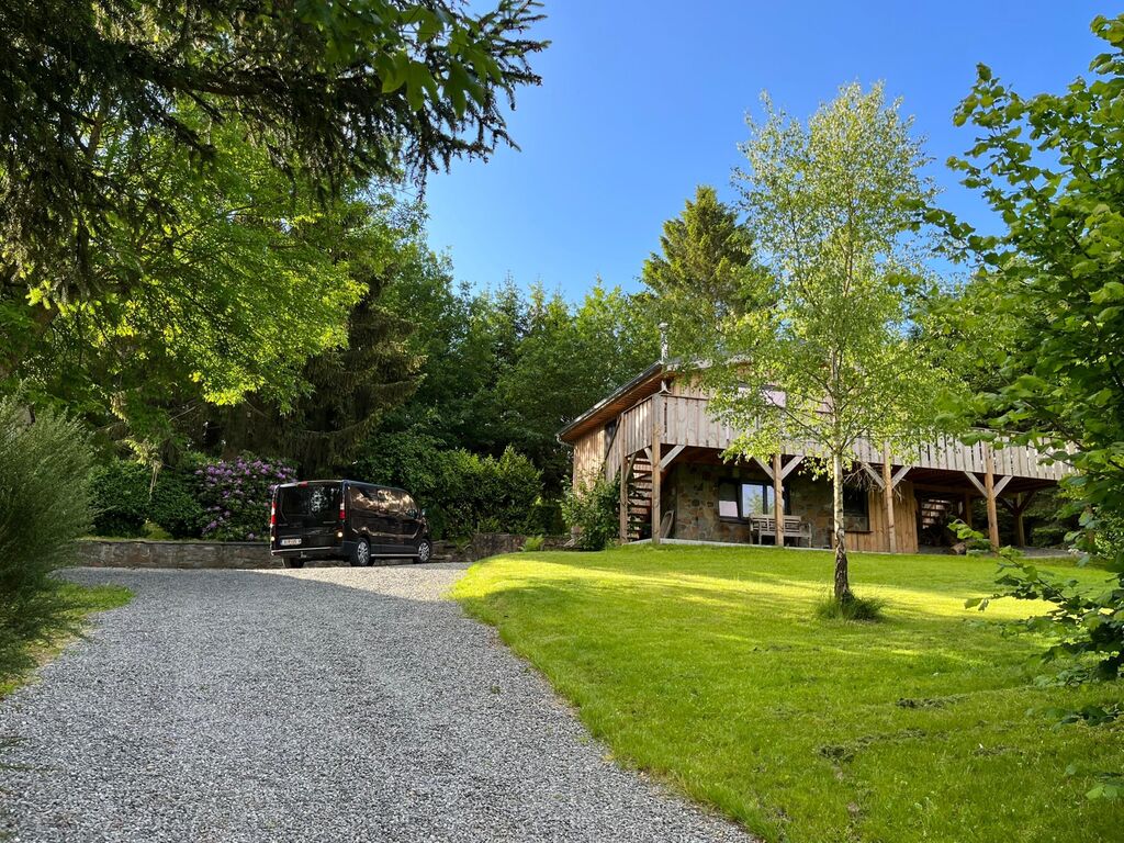 Modern vakantiehuis in La Roche met grote omheinde tuin