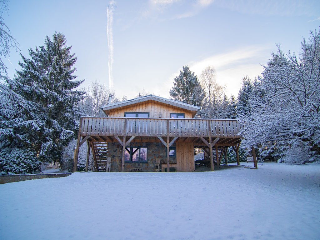 Modern vakantiehuis in La Roche met grote omheinde tuin