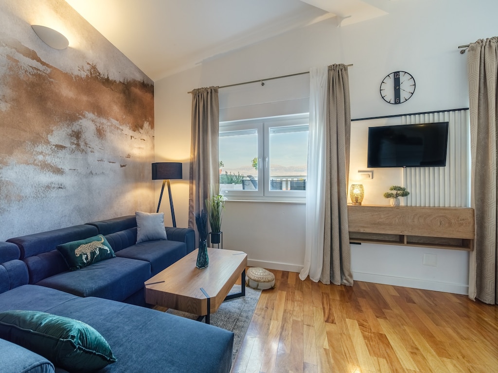 Apartments Tomy - Penthouse Two bedroom apartment with Terrace and Sea View