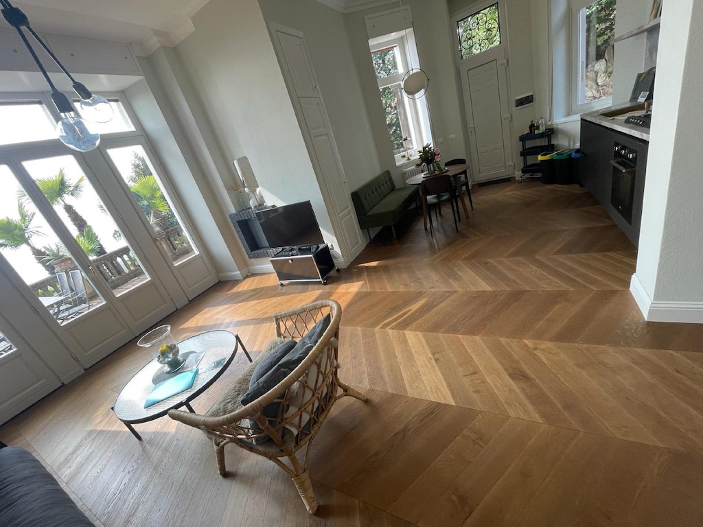 Appartement in historische villa met meerzicht in Vignone