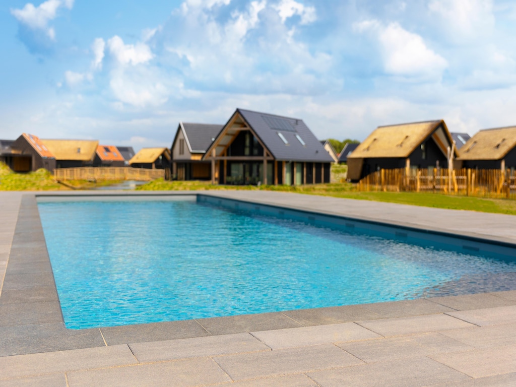 Modern vakantiehuis aan het water
