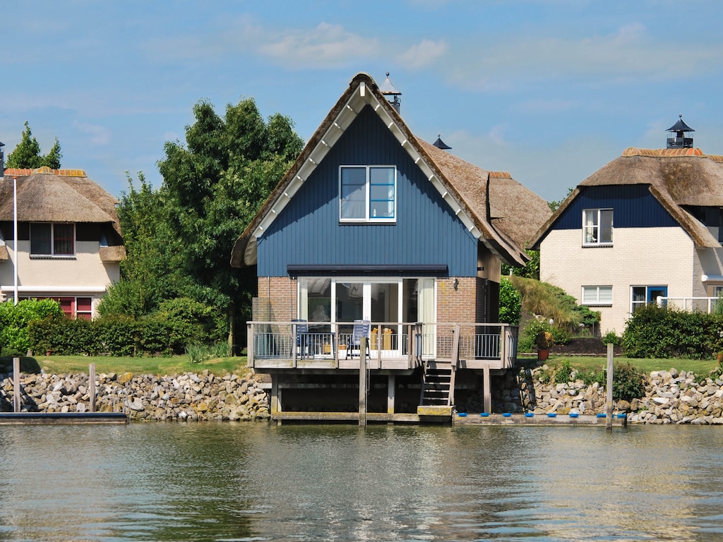 Reetgedeckte Villa am IJsselmeer