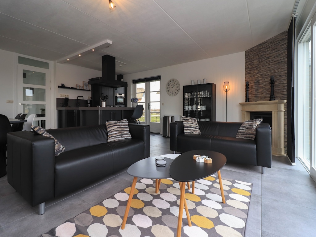 Villa met sauna aan het water in Friesland